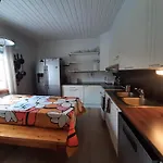 Viihtyisae Ja Tilava Paritaloasunto Hyvaellae Sijainnilla Appartement *