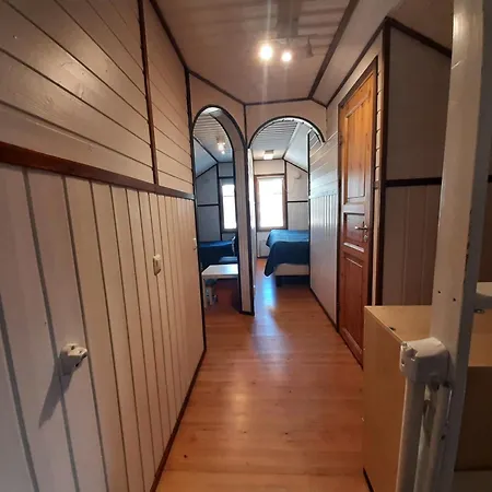 Viihtyisae Ja Tilava Paritaloasunto Hyvaellae Sijainnilla *