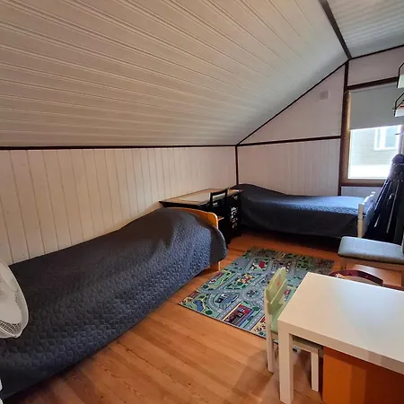 Viihtyisae Ja Tilava Paritaloasunto Hyvaellae Sijainnilla Apartmán