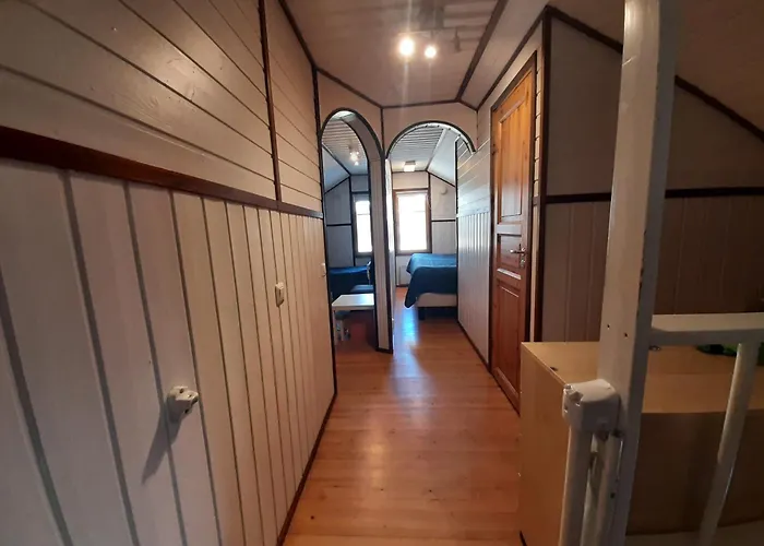 Viihtyisae Ja Tilava Paritaloasunto Hyvaellae Sijainnilla *